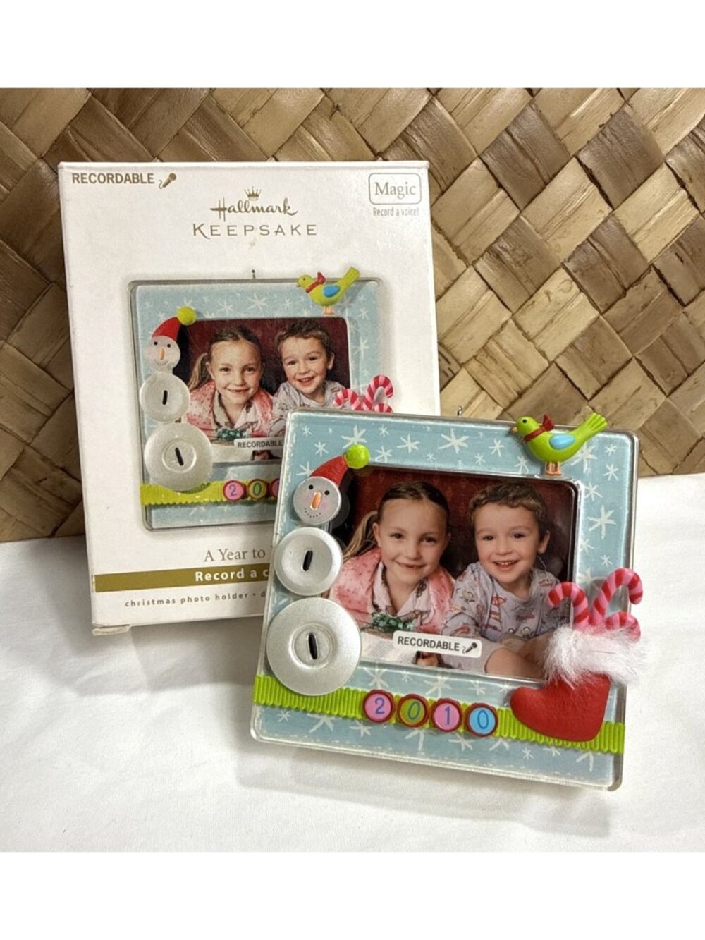 New 2010 Hallmark Keepsake Christmas Happy Holidays Photo Holder Magic Sound